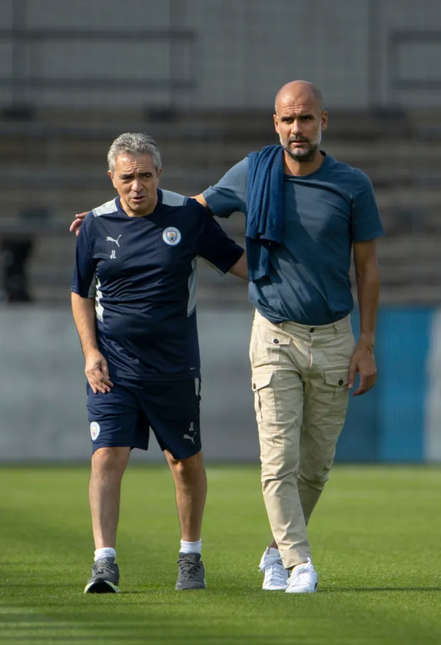 HLV Pep Guardiola lên bàn mổ khẩn cấp ảnh 3 HLV Pep Guardiola lên bàn mổ khẩn cấp ảnh 3