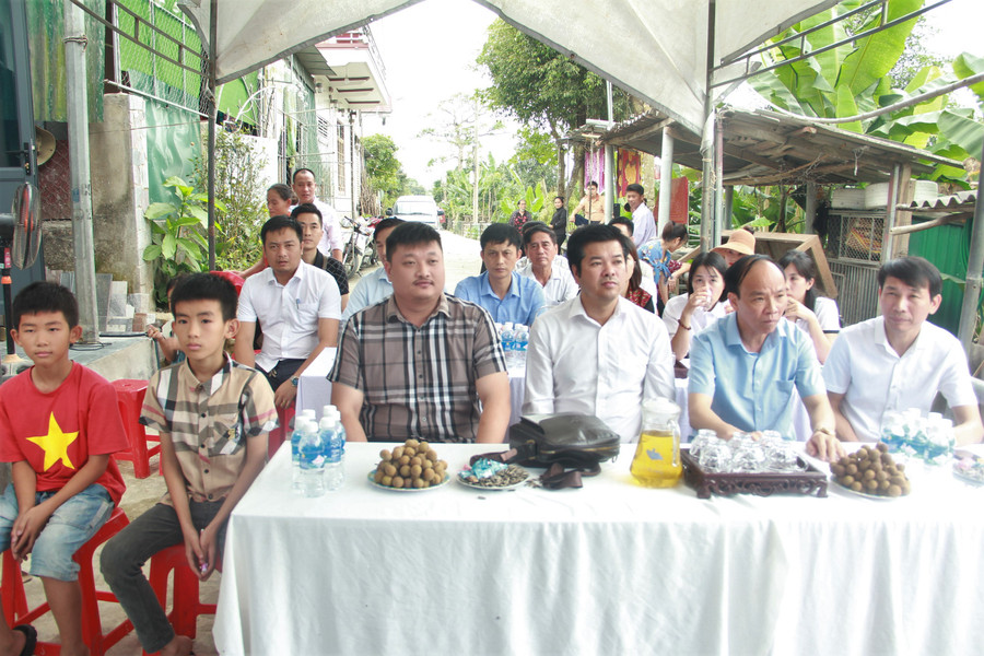 Các đại biểu và bà con nhân dân tham dự lễ khánh thành. (Ảnh: T.H). Các đại biểu và bà con nhân dân tham dự lễ khánh thành. (Ảnh: T.H).