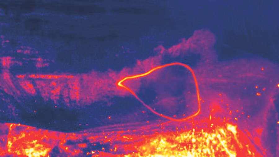 Hình ảnh từ vệ tinh cho thấy một vòng khói hình thành trên núi lửa Tasur ở Vanuatu. Hình ảnh từ vệ tinh cho thấy một vòng khói hình thành trên núi lửa Tasur ở Vanuatu.