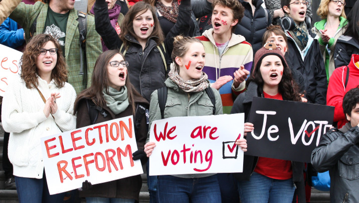 Người trẻ châu Âu biểu tình đòi cải cách chế độ bầu cử. Ảnh: Debating Europe