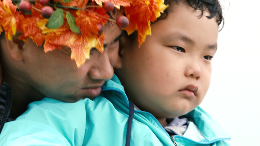 Hành trình Bố ơi, mình đi đâu thế mùa hai chuẩn bị khép lại. Vì thế, trong tập 45, chương trình đã chia sẻ bức thư cảm động của các ông bố gửi cho con. Bố Xuân Bắc nhắn nhủ Bi Béo: "Gửi A Pì Con của bố! Con hãy là một người sống có trách nhiệm, biết chia sẻ hy sinh, biết vì mọi người và có lòng nhân ái. Con là cuộc đời của bố". Hành trình Bố ơi, mình đi đâu thế mùa hai chuẩn bị khép lại. Vì thế, trong tập 45, chương trình đã chia sẻ bức thư cảm động của các ông bố gửi cho con. Bố Xuân Bắc nhắn nhủ Bi Béo: "Gửi A Pì Con của bố! Con hãy là một người sống có trách nhiệm, biết chia sẻ hy sinh, biết vì mọi người và có lòng nhân ái. Con là cuộc đời của bố".