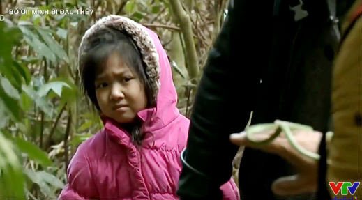 Riêng bé Chip rất sợ hãi, còn diễn viên Mạnh Trường cũng không dám đến gần. Trước đó, anh từng chia sẻ sợ nhất loài rắn. Bố Xuân Bắc dặn dò các con, trong trường hợp không có người lớn đi cùng và không có chỉ dẫn, các bé tuyệt đối không được đến gần loài vật này. Riêng bé Chip rất sợ hãi, còn diễn viên Mạnh Trường cũng không dám đến gần. Trước đó, anh từng chia sẻ sợ nhất loài rắn. Bố Xuân Bắc dặn dò các con, trong trường hợp không có người lớn đi cùng và không có chỉ dẫn, các bé tuyệt đối không được đến gần loài vật này.