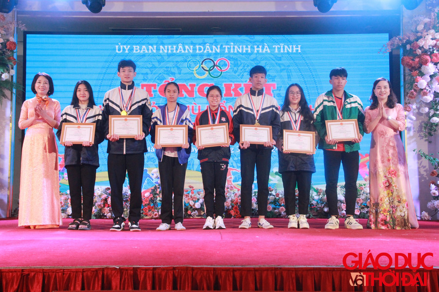 ... trao bằng khen cho các VĐV đạt thành tích cao nhất. ... trao bằng khen cho các VĐV đạt thành tích cao nhất.