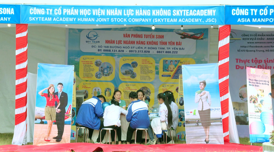 Kết nối với các đơn vị, doanh nghiệp tìm kiếm cơ hội việc làm cho người lao động.