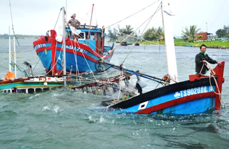 Hệ thống giám sát mực nước tự động và xử lý lượng nước cảnh báo giúp ngư dân tránh rủi ro khi đánh bắt xa bờ.