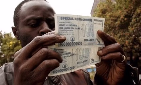 Mua 100 nghìn tỷ đô la Zimbabwe với giá 500.000 đồng