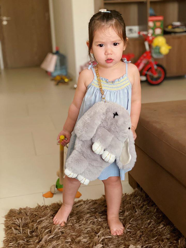 chung kien bo me cai nhau, bieu cam cua con gai khien sieu mau ha anh voi "xin loi" - 3