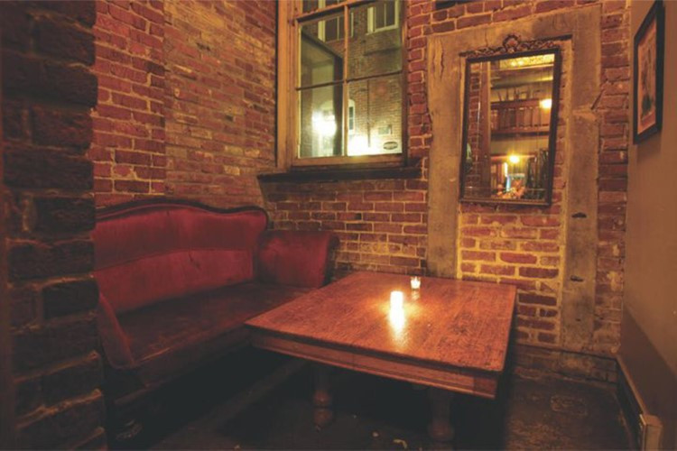 Nhà hàng Pizza và bia phố cổ