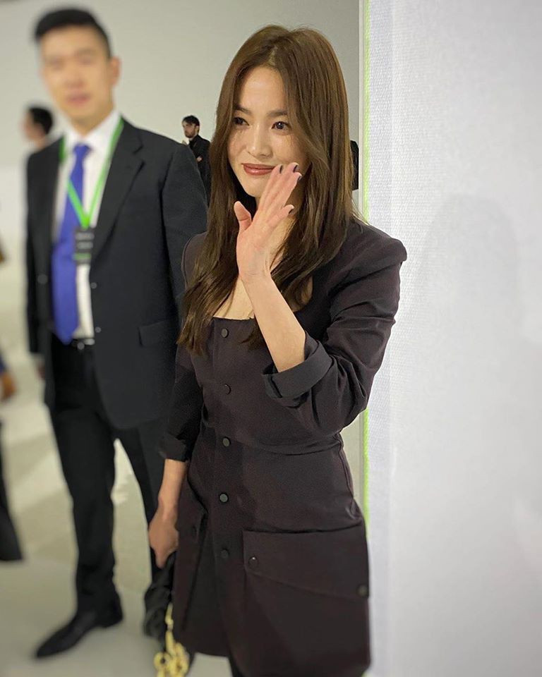 song hye kyo dep ma mi voi phong cach khac la hau ly hon hinh 10