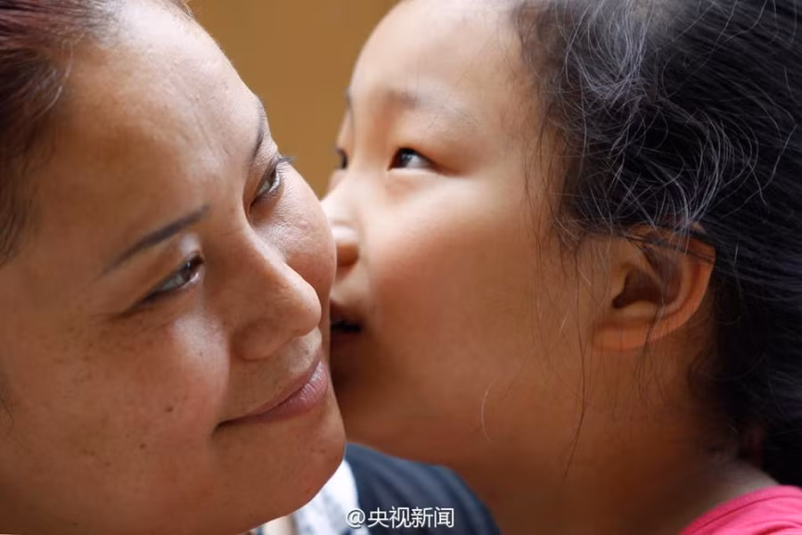 Câu chuyện xúc động của bé gái biết làm việc nhà từ 3 tuổi ảnh 4