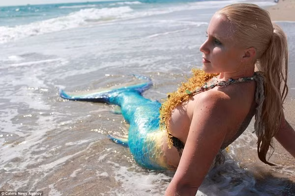 Khám phá cuộc sống dưới đáy biển của nàng tiên cá đời thực