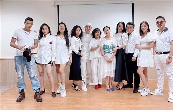 Dàn diễn viên trong phim.