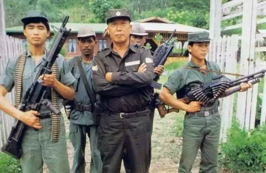 Quân đội liên hợp Shan do Khun Sa nắm quyền.