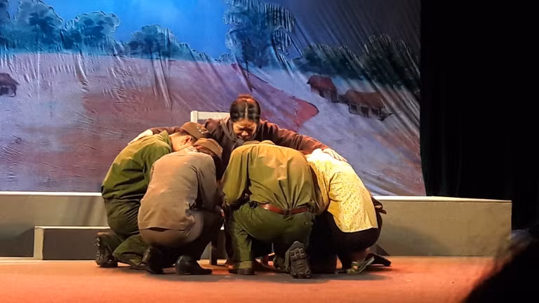 Kịch nói bị đứt gãy khán giả vì chưa thể đối thoại với đương thời – điều mà cách đây 3 - 4 thập kỷ kịch nói đã làm được bằng những vở diễn đặc sắc như vở “Lời thề thứ 9” của Lưu Quang Vũ. Ảnh: NHTT.