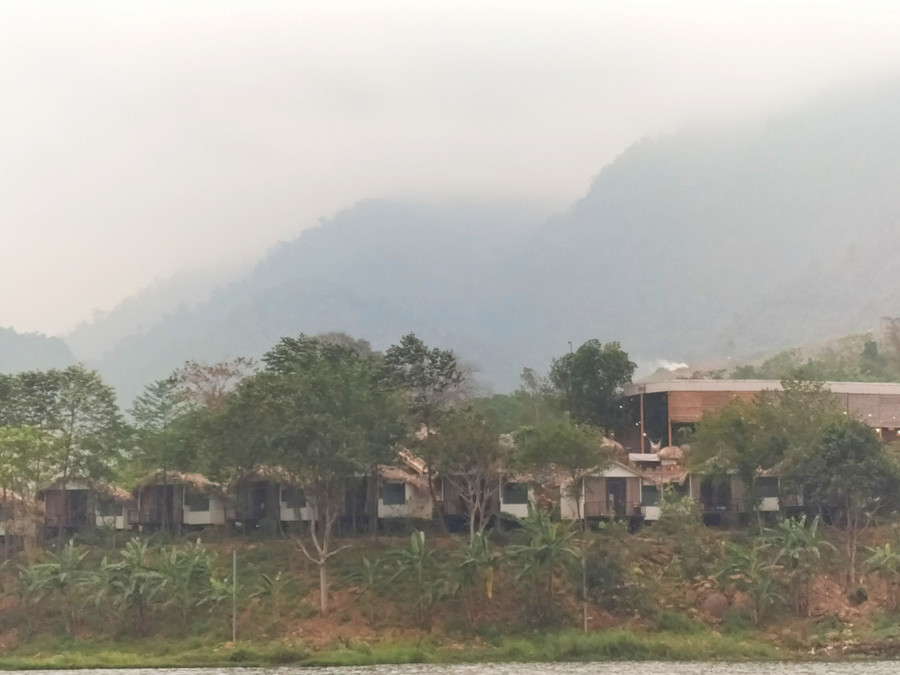 Dãy nhà lưu trú trong khu du lịch sinh thái. Dãy nhà lưu trú trong khu du lịch sinh thái.