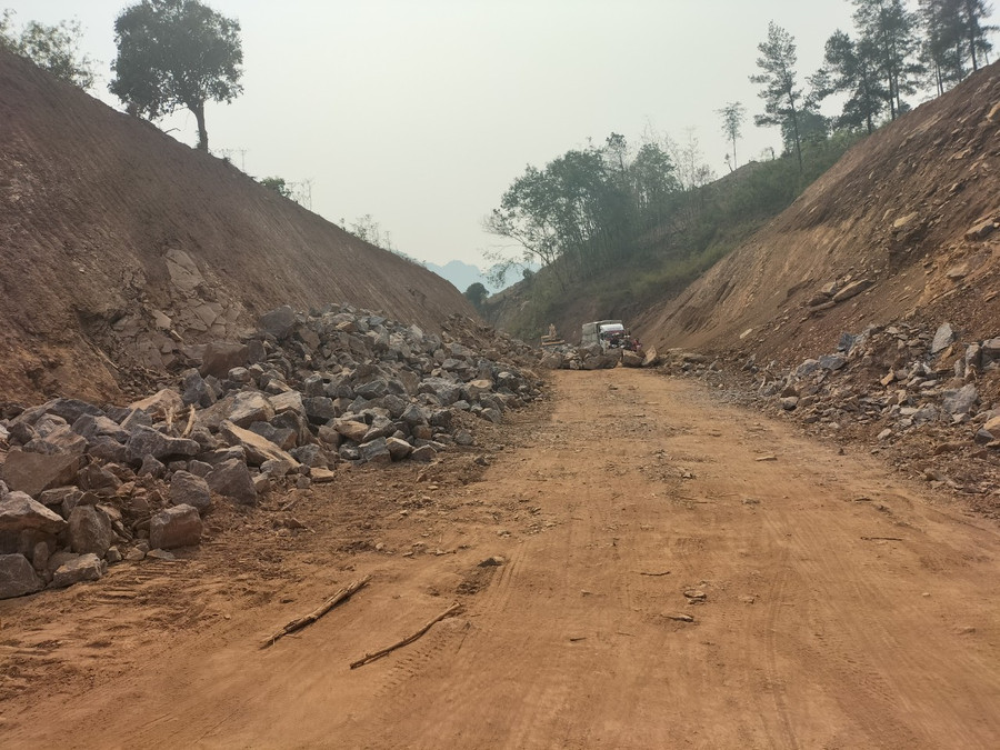 Điểm sửa chữa đường tránh do Công ty Việt Đức thi công.