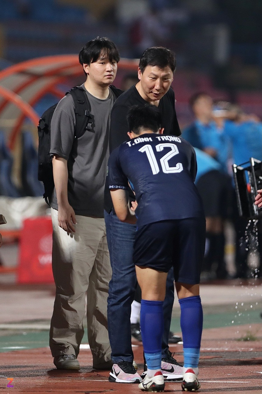 Đình Trọng cũng được nhà cầm quân Hàn Quốc tiếp cận.