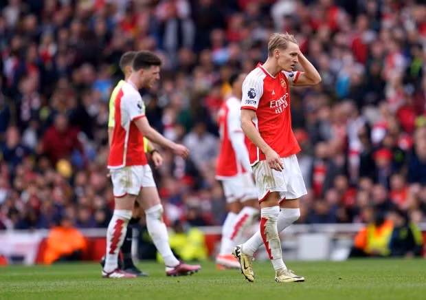 Siêu máy tính dự đoán kết quả đau lòng cho Arsenal.