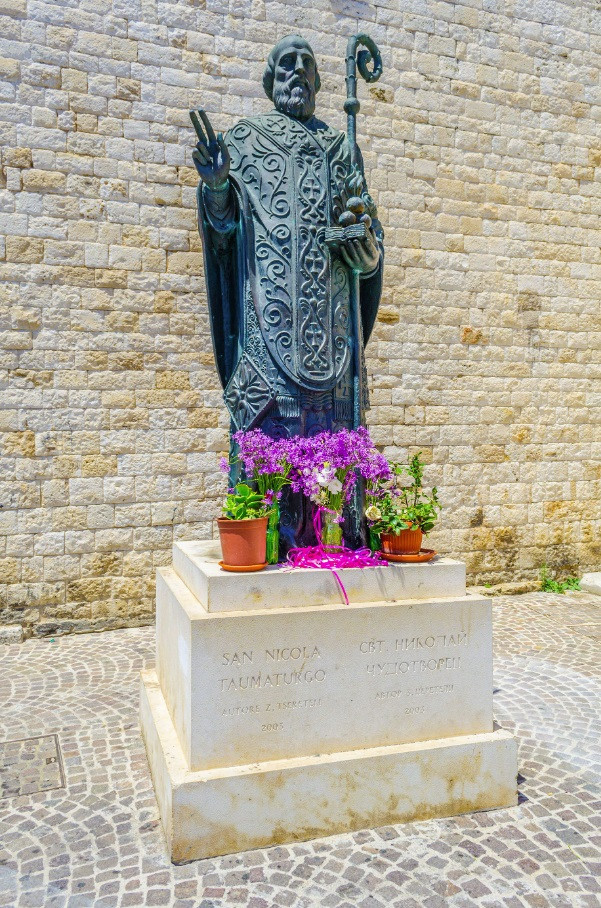 Hài cốt của Thánh Nicholas đã được chuyển đến Bari khoảng 1.000 năm trước. Ảnh: Pavel Dudek.