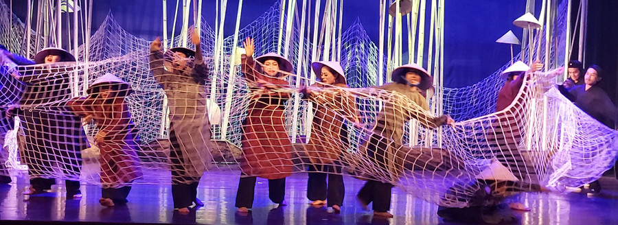 &apos;Muôn dặm vì chồng&apos; là vở cải lương mang tính luận đề. Ảnh: Bình Thanh.