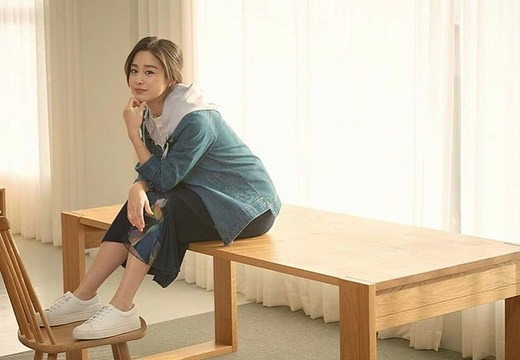 Ảnh chụp của người qua đường cho thấy nhan sắc không như mơ của Kim Tae Hee