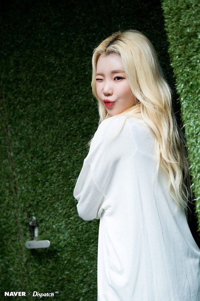 Hanh trinh lot xac nhan sac cua nu idol xau nhat lich su Kpop hinh anh 10 DoiKnb1UUAAJXtg_682x1024.jpg