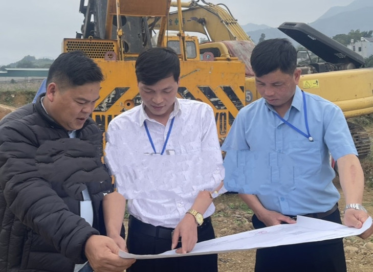 Kiểm tra phương án thi công cầu Đồng Ngoài, xã Vĩnh Tiến (Kim Bôi) thuộc dự án đường liên kết vùng.