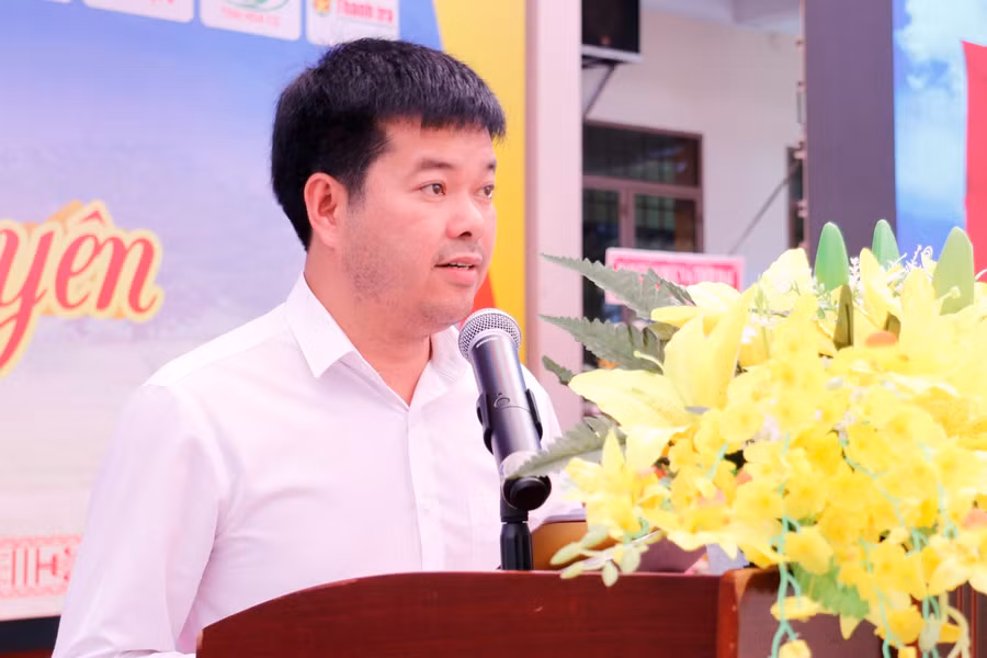 Nhà báo Nguyễn Văn Dũng - Trưởng Văn phòng Báo GD&amp;TĐ khu vực MT-TN phát biểu khai mạc chương trình.