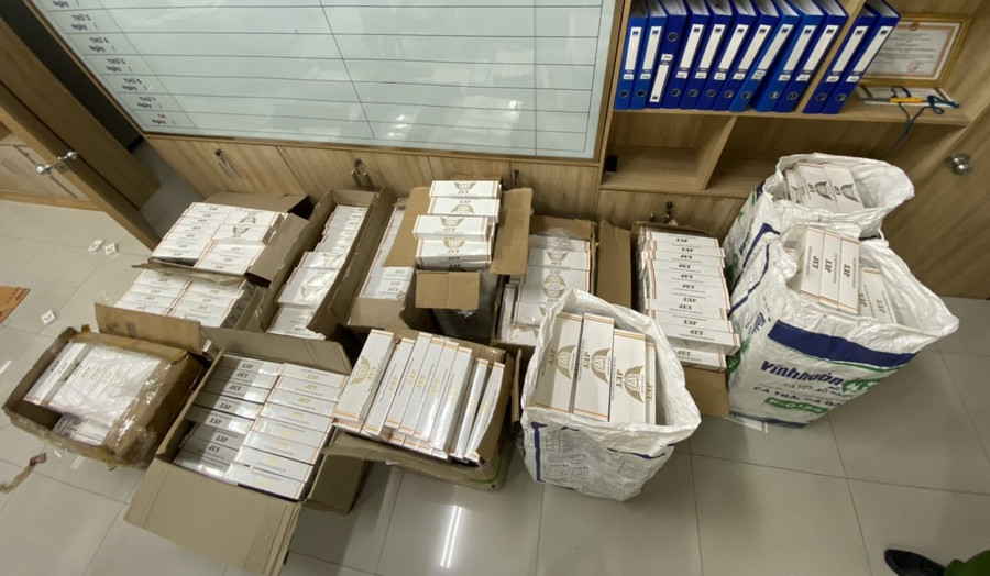 Số lượng thuốc lá Jet thu giữ được đưa về cơ quan Công an để xử lý theo quy định (Ảnh: CACC). Số lượng thuốc lá Jet thu giữ được đưa về cơ quan Công an để xử lý theo quy định (Ảnh: CACC).