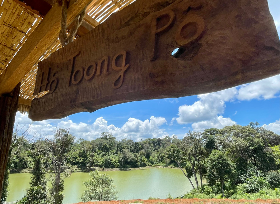 Hồ Toong Pô là nơi vị thần Pô Huynh nhận cái chết để đổi lấy sự sống cho dân làng. Ảnh: Dung Nguyễn