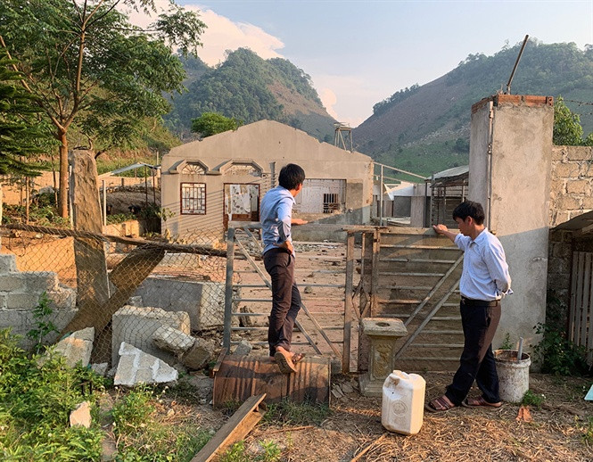 Ngôi nhà của trùm ma túy ẩn náu một thời, bị triệt phá.