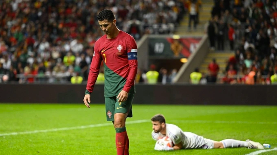 Ronaldo thể hiện vẻ mặt thất vọng.