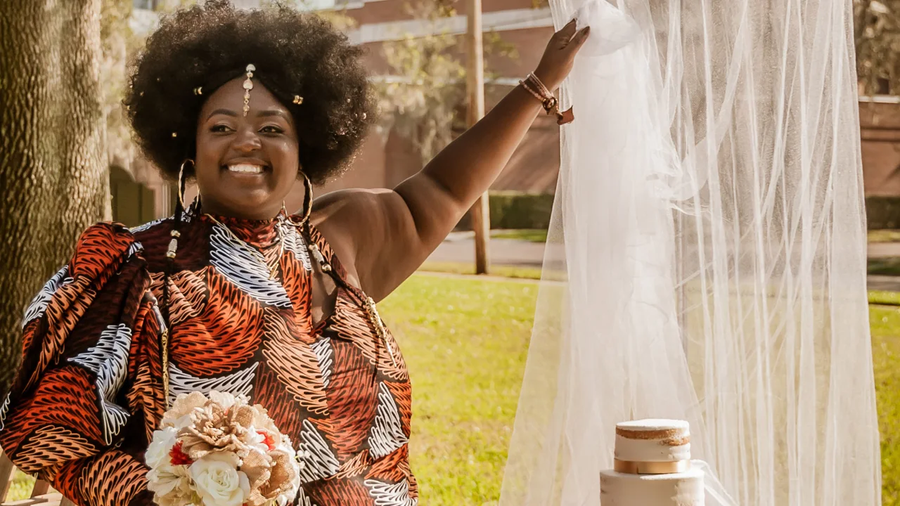 Danni Adams kết hôn với chính mình tại Sanford, bang Florida. Ảnh: CNN/Stormie Bray Danni Adams kết hôn với chính mình tại Sanford, bang Florida. Ảnh: CNN/Stormie Bray