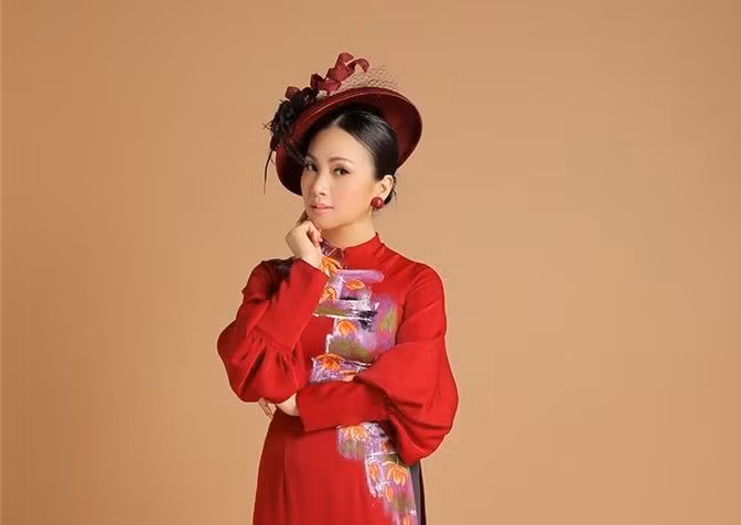 Nhan sắc trẻ trung ở tuổi 47 của ca sĩ Hà Phương