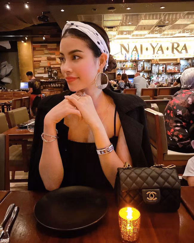 Hết khoe ông xã chiều chuộng, Phạm Hương còn khéo léo tiết lộ cuộc sống giàu sang như bà hoàng tại Mỹ nhờ chi tiết này - Ảnh 1.