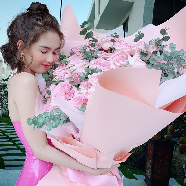 Lần đầu đăng ảnh tình tứ bạn trai mới, Ngọc Trinh khiến nhiều fan thất vọng tràn trề ảnh 1 Lần đầu đăng ảnh tình tứ bạn trai mới, Ngọc Trinh khiến nhiều fan nhận vơ - ảnh 2