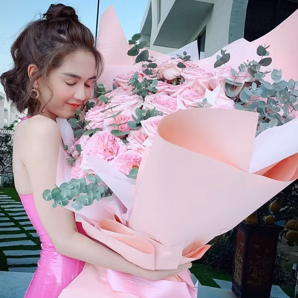 Lần đầu đăng ảnh tình tứ bạn trai mới, Ngọc Trinh khiến nhiều fan nhận vơ - ảnh 2