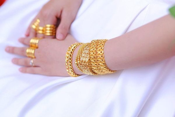 Hé lộ danh tính và gia thế của cô dâu đeo vàng trĩu cổ ở Trà Vinh khiến dân tình lác mắt ảnh 5