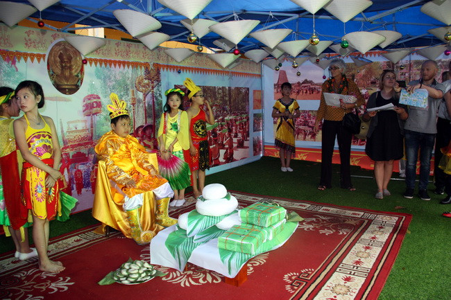 Một chủ đề của học sinh lấy cảm hứng từ truyền thống bánh trưng bánh dày của dân tộc Một chủ đề của học sinh lấy cảm hứng từ truyền thống bánh trưng bánh dày của dân tộc