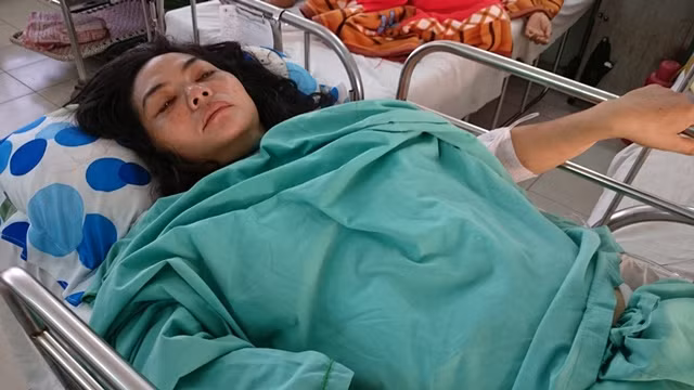 Tâm sự của người vợ bị chồng lao thẳng ô tô vào người