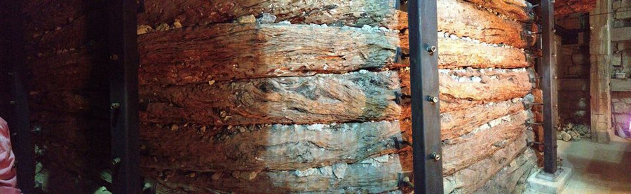 Một phần của cấu trúc chôn cất bằng gỗ bách xù mọc trong thời kỳ của Đế chế Hittite được xây dựng vào khoảng năm 748 trước CN tại thành phố cổ Gordion, miền Ttrung Thổ Nhĩ Kỳ. Ảnh: Reuters/ John Marston Một phần của cấu trúc chôn cất bằng gỗ bách xù mọc trong thời kỳ của Đế chế Hittite được xây dựng vào khoảng năm 748 trước CN tại thành phố cổ Gordion, miền Ttrung Thổ Nhĩ Kỳ. Ảnh: Reuters/ John Marston