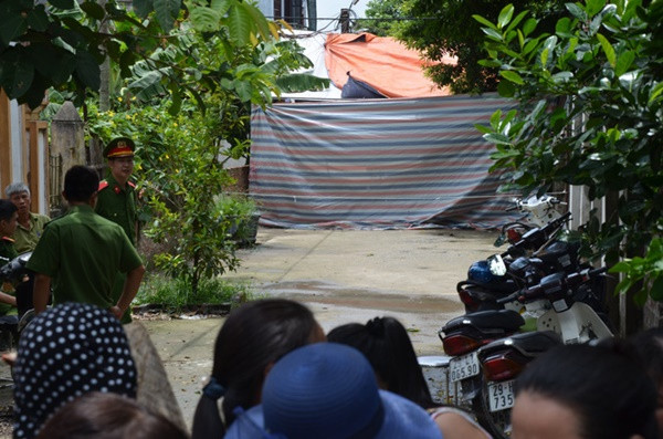 Hiện trường vụ anh truy sát gia đình em ruột khiến 5 người thương vong ở Hà Nội ảnh 1 Hiện trường vụ anh truy sát gia đình em ruột khiến 5 người thương vong ở Hà Nội-2