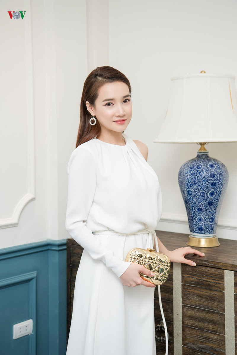 "gái một con" nhã phương ngày càng ăn mặc táo bạo hình 12 "gai mot con" nha phuong ngay cang an mac tao bao hinh 12