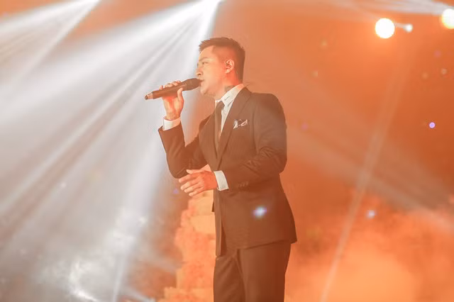 Trấn Thành, Ưng Hoàng Phúc, Tuấn Hưng... hội tụ trong đám cưới con gái Minh Nhựa - 11