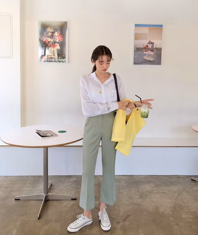 Để không tự “già hóa” phong cách công sở, chị em hãy áp dụng 4 tips diện quần âu sau đây - Ảnh 14.