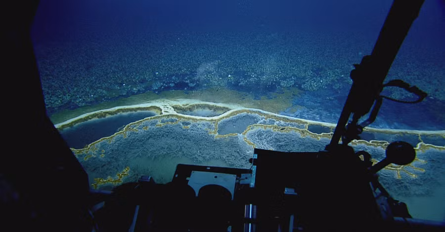 Ho nuoc doc duoi day bien giet chet moi sinh vat boi vao hinh anh 2 