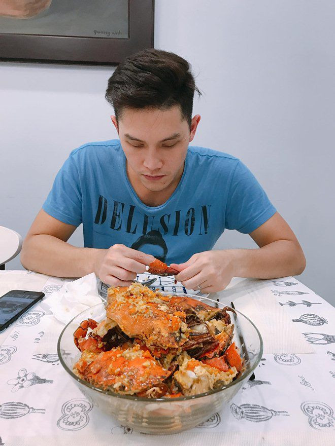 Ngỡ là thiên kim tiểu thư, ít ai ngờ em gái Quang Vinh đảm đang khiến chị em phục lăn thế này ảnh 8