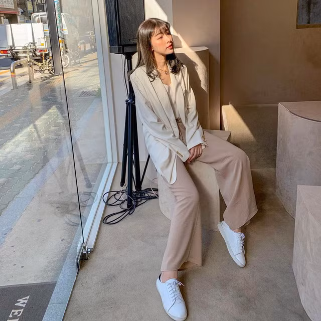 Để không tự “già hóa” phong cách công sở, chị em hãy áp dụng 4 tips diện quần âu sau đây - Ảnh 15.