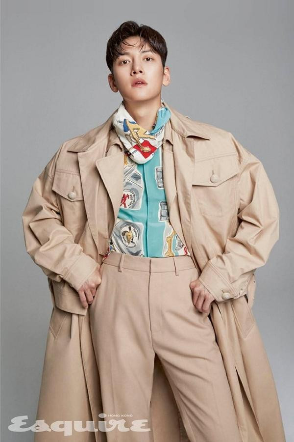 Kể cả những trang phục “khó nhằn” nhất , Ji Chang Wook cũng không làm khó anh