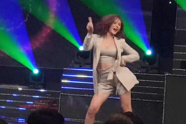 Thu Quỳnh cực "sung".